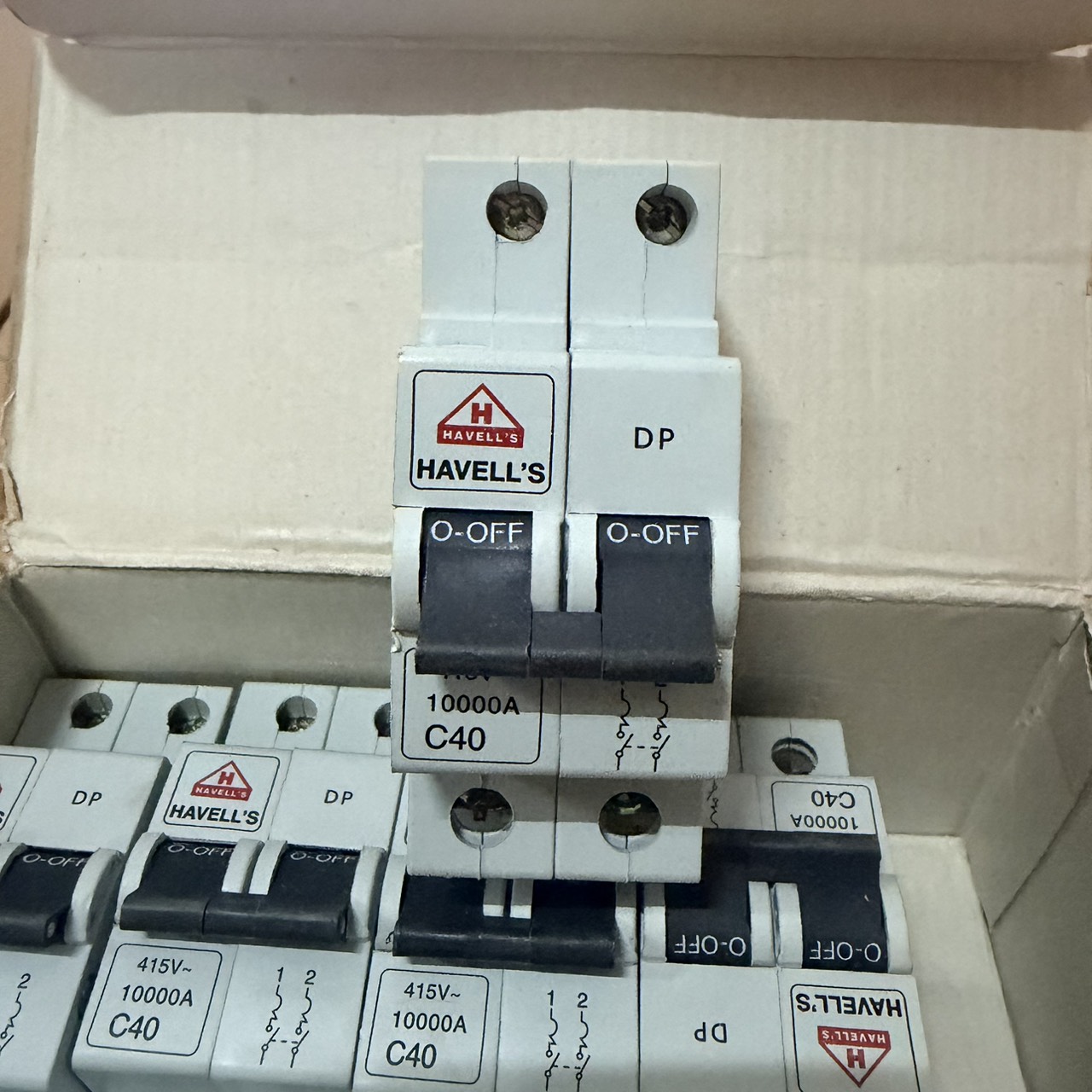 เซอร์กิตเบรกเกอร์ Havells 415V-10000A C40