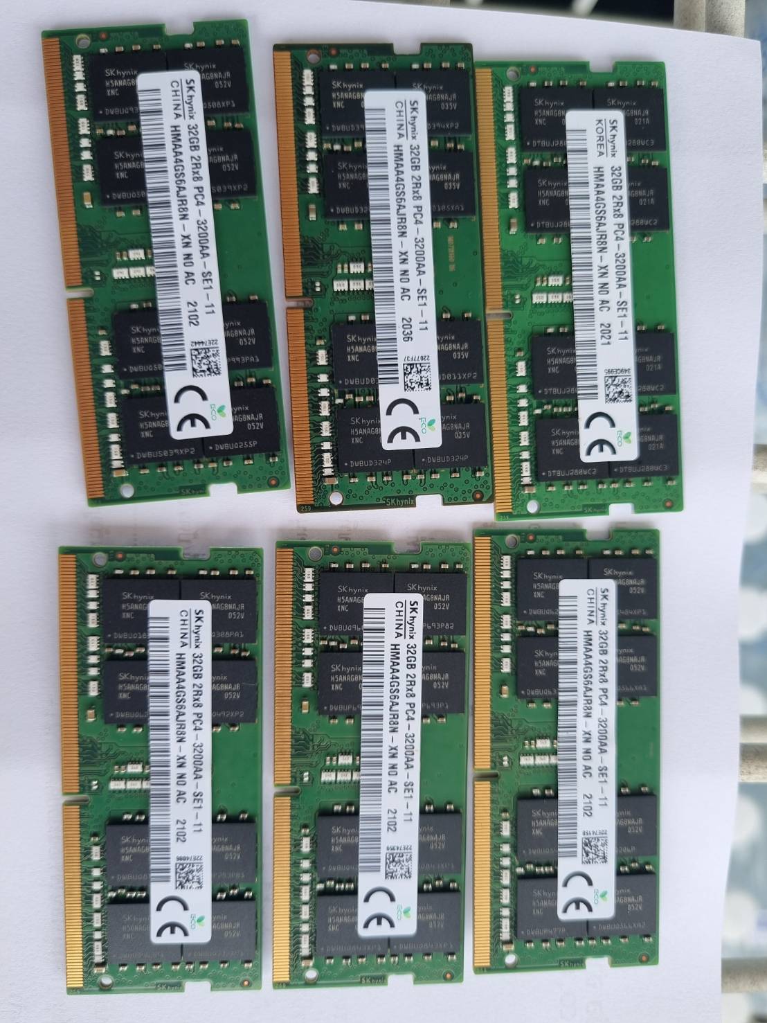 SK Hynix 32GB DDR4 3200MHz SO-DIMM RAM (HMAA4GS6AJR8N-XN)