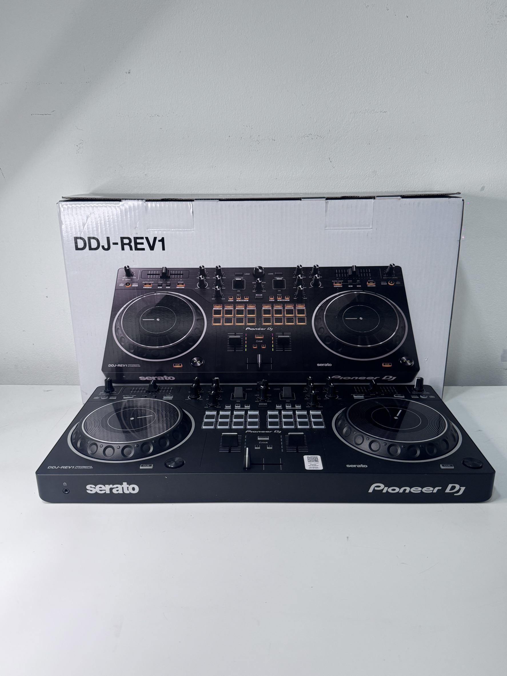 Pioneer DJ DDJ-REV1 DJ Controller