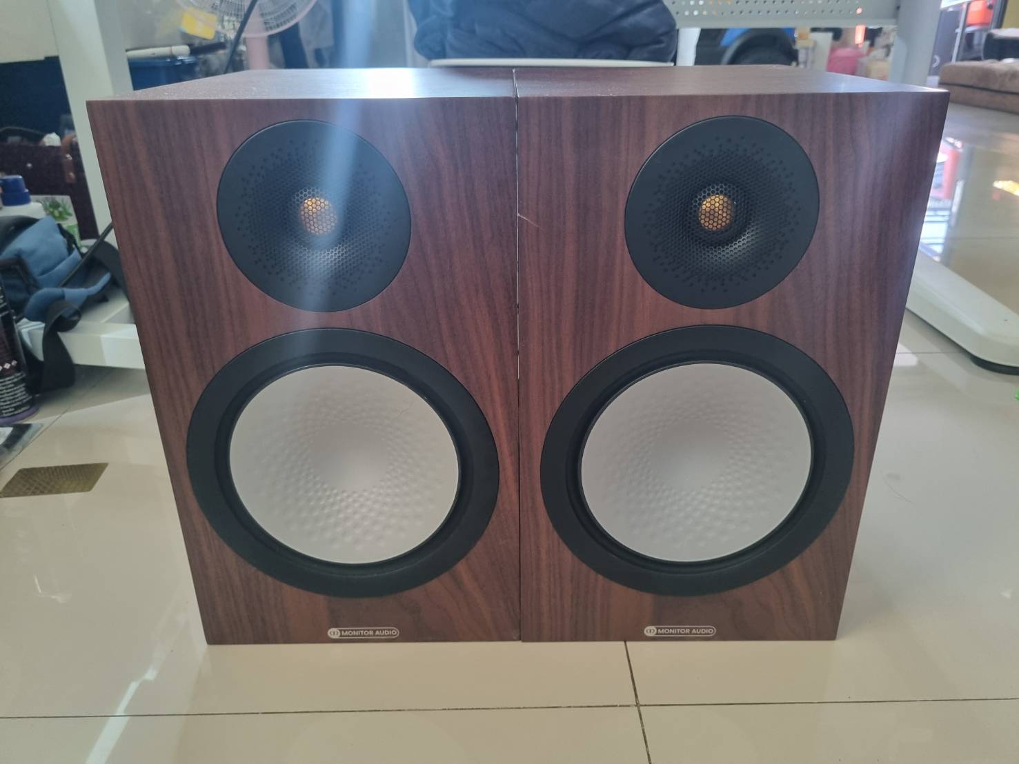 ขาย Monitor Audio Silver 100 7G ลายไม้ (Walnut) มีรอยขีดนิดหน่อย