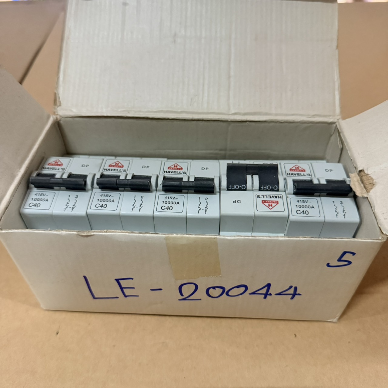 ขาย  เซอร์กิตเบรกเกอร์ Havells 415V-10000A C40 รูปที่ 3