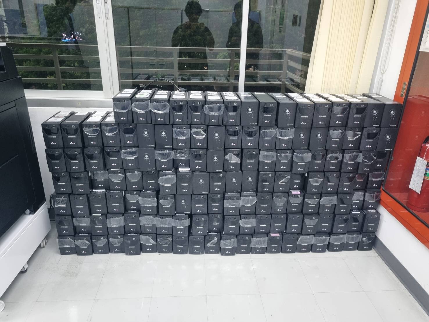 ขาย UPS (เครื่องสำรองไฟฟ้า) SYNDOME ATOM-800I LCD (#8010274009) มือสอง สภาพ ใช้งานได้