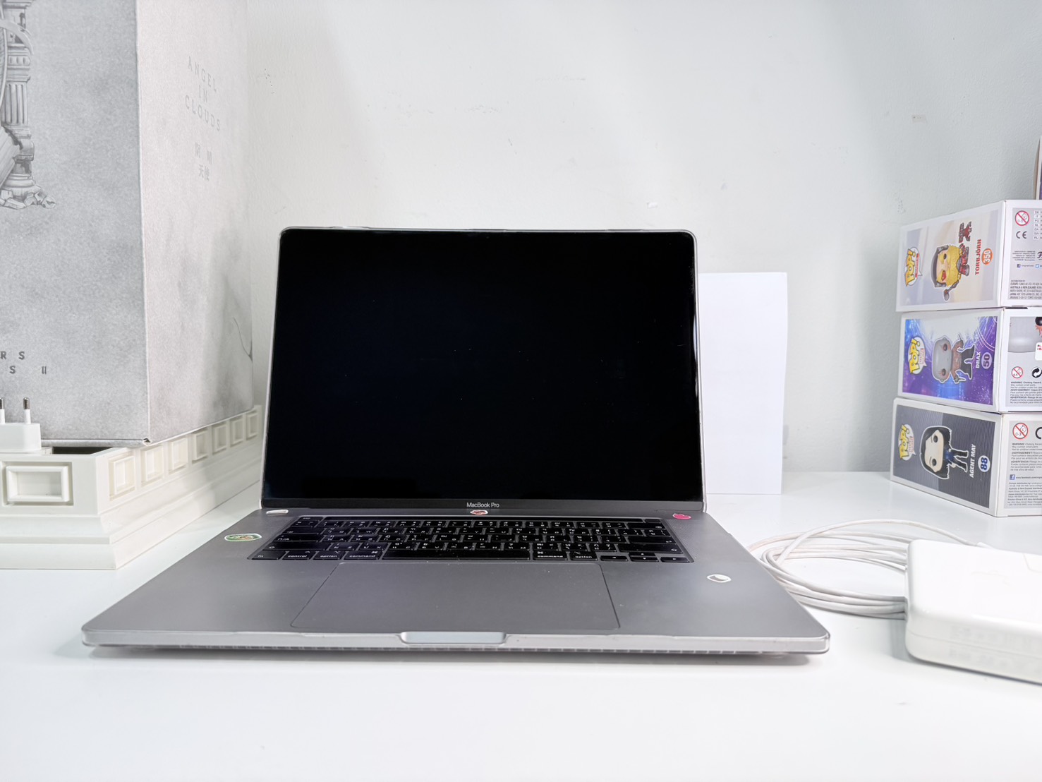 ขาย Macbook Pro 16" 2019 + Adapter + กระเป๋า ติด icloud