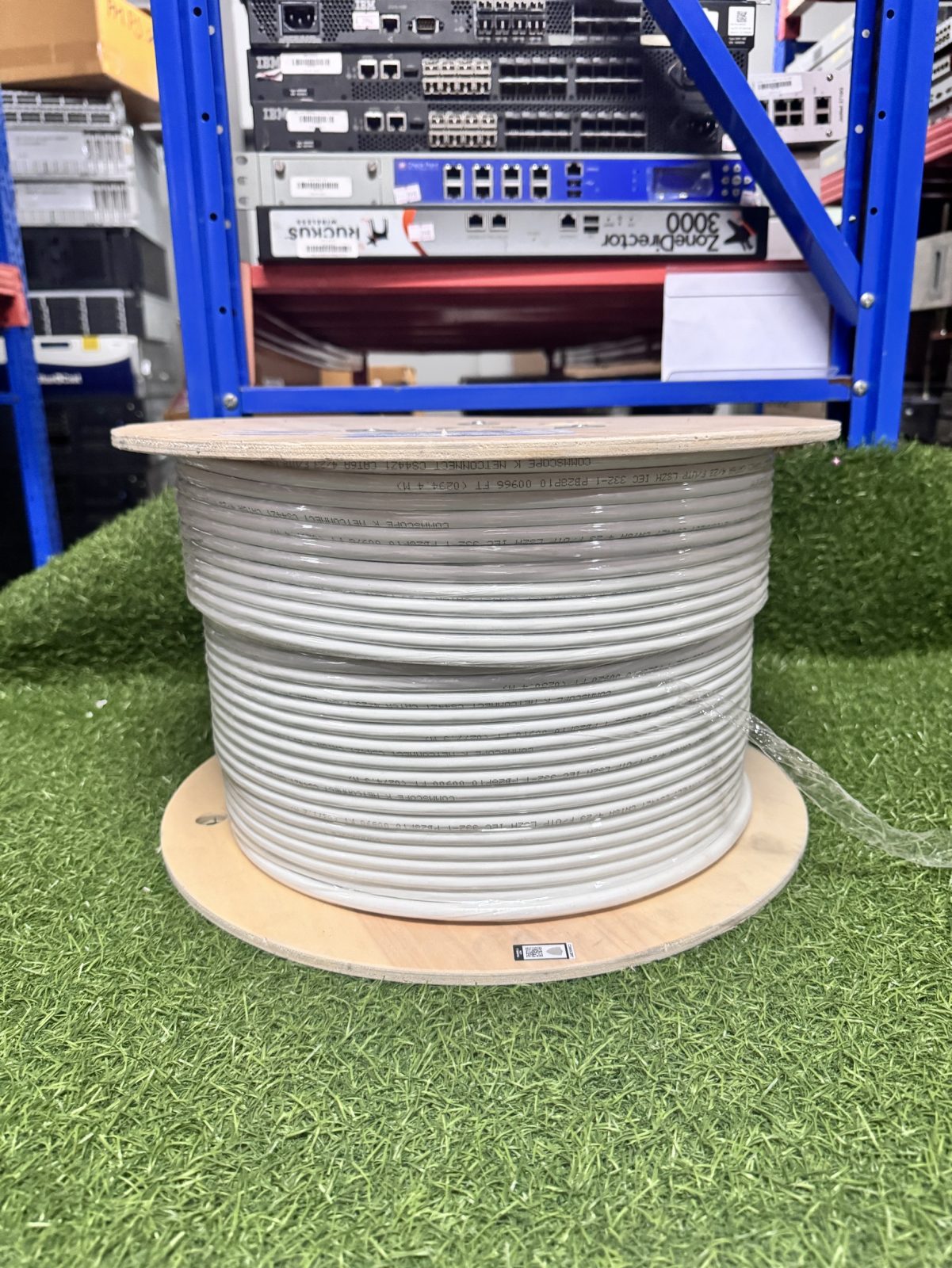 ขาย Commscope CS44Z1 WHT C6a 4/23 F/UTP RL 305M