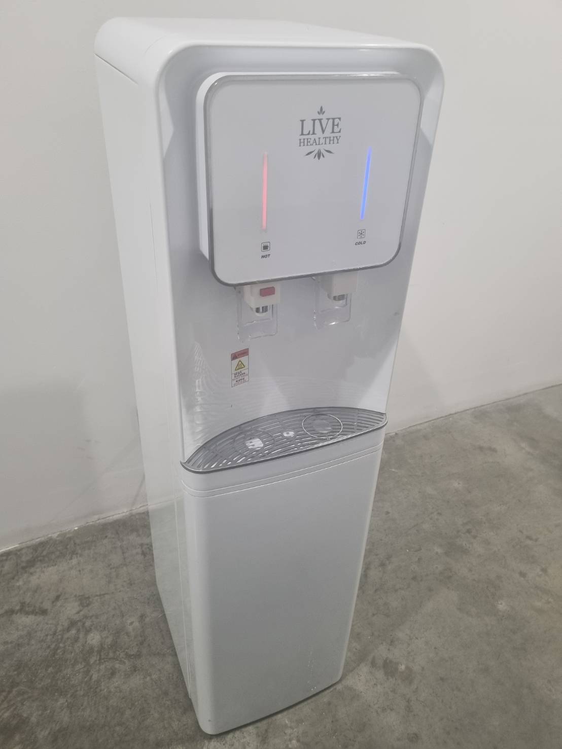 ขาย เครื่องกดน้ำดื่มและเครื่องกรองน้ำชนิดตั้งพื้น รุ่น DWP-816S มือสองสภาพดี