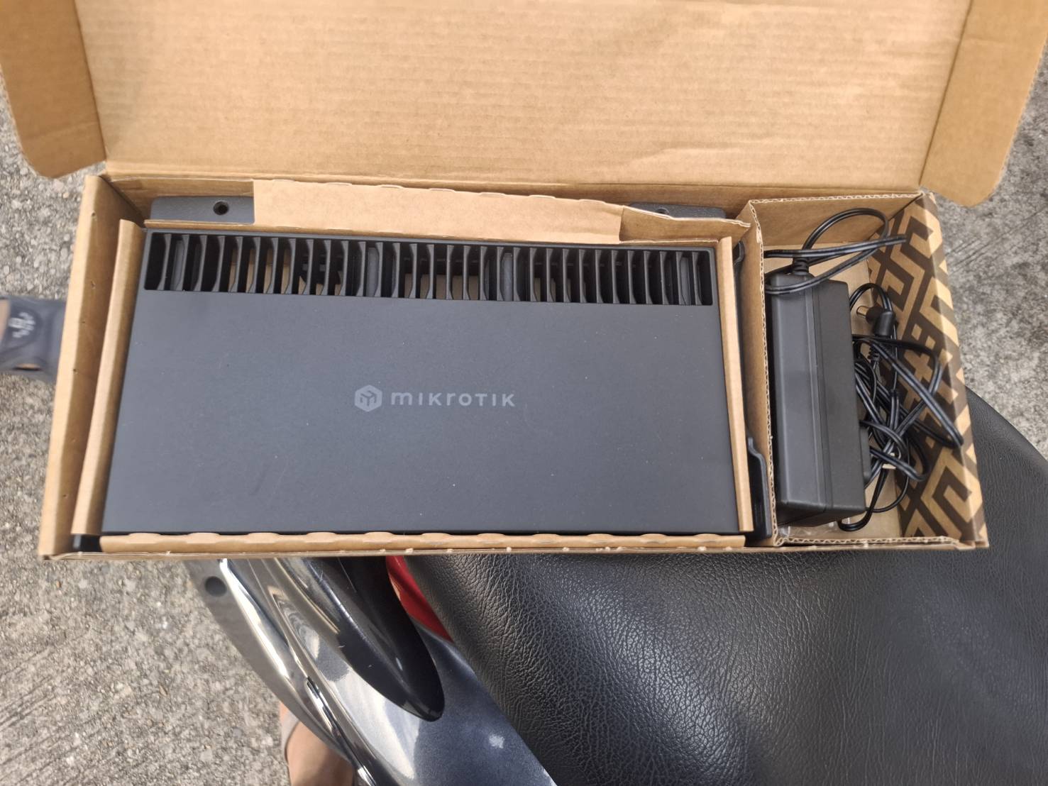 ขาย MikroTik RB4011iGS+RM รูปที่ 2